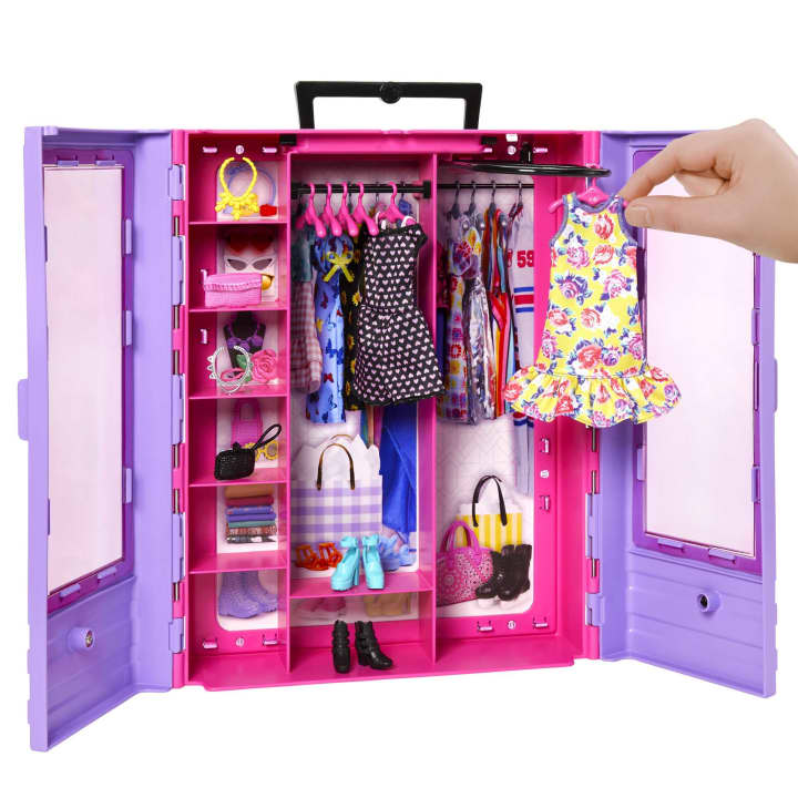 BARBIE ULTIMATE CLOSET + DOLL